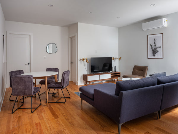 Welcome to this stylish shared / hosted three bedroom apartment.  I am renting o New York, NY Rental unit in Brooklyn · ★4.80 · 2 bedrooms · 2 beds · 2 shared baths Private room in rental unit vacation rental 657962221012628823