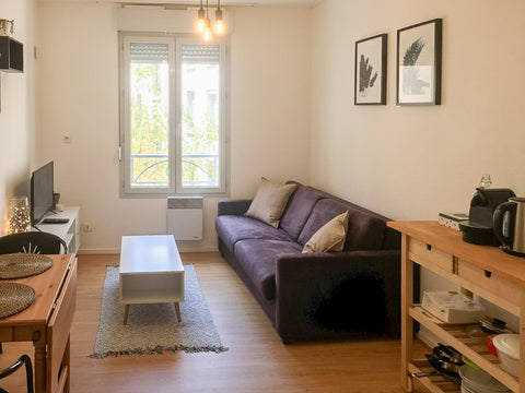 ★ NEW ★<br /><br />Bright studio just steps away from the metro station Jean Mac Lyon, France QUIET AND MODERN STUDIO - CITY CENTER JEAN MACE Entire rental unit vacation rental 37074465