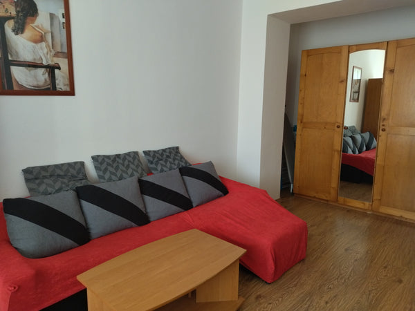 Nabízíme k pronájmu celý byt 2+1 (46m2), vybavený včetně kávovaru na kapsle Nesp  Čisté a příjemné bydlení u centra Prahy Entire condo vacation rental 589118353734734820