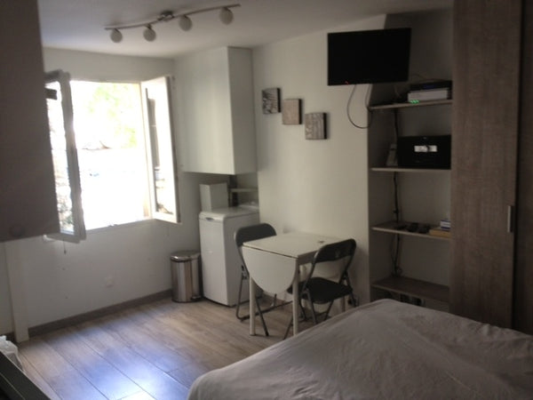 NICE STUDIO, FULLY RENOVATED, IN THE VERY HEART OF MARAIS<br /><br /><b>The spac Paris, France FURNISHED STUDIO - LE MARAIS ST PAUL Entire rental unit vacation rental 3298297