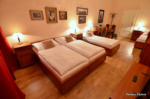 Vítám Vás v útulném pensionu, v samém srdci staré Prahy, pár kroků od Karlova mo  Ubytování u Karlova mostu - Quadruple room Private room in rental unit vacation rental 52176365