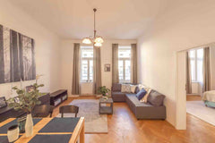 Newly renovated apartment right near the u4 train and a 5 minute drive from West  Beautiful 1 bedroom apartment near Schönbrunn Entire condo vacation rental 591334365544137992