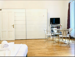 Calm apartment in traditional Viennese building with garden.<br /><br />Only two Vienna, Austria Douplex apartment next "Schloss Schönbrunn" Entire rental unit vacation rental 31851580