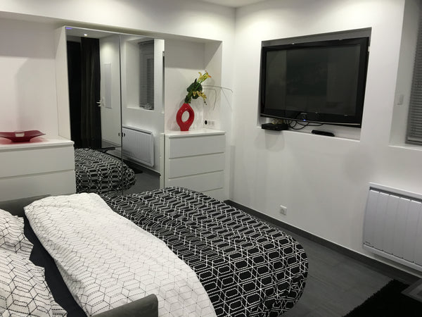 Charmant studio donnant sur une cours calme rénové à neuf par  un architecte.<br Noisy-le-Sec, France Studio Rénové 25m2 , cours privée Entire rental unit vacation rental 10160529
