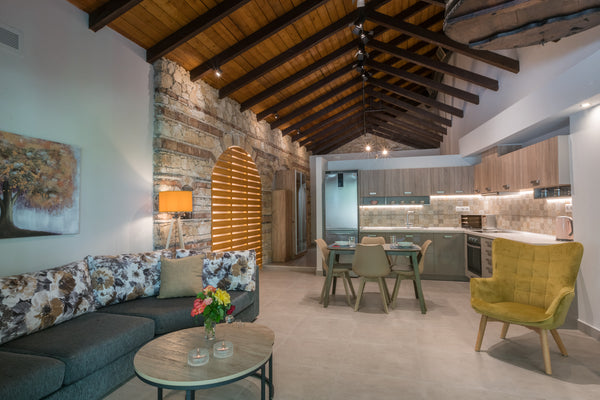 Right on the central square of village Spili, surrounded by eternal plane trees   Casa Leone, cosy apartment overlooking the square Entire rental unit vacation rental 43890906