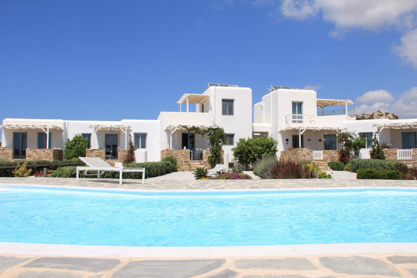 This delightful property set in a small complex, close to Plaka beach (700 m) is Athens, Greece Bright villa in Plaka - Naxos Entire home vacation rental 51254885