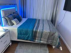 Private Room 2 in Waterfront Newly Renovated Townhome. Walking distance to the E  Home in The Bronx · 1 bedroom · 1 bed · 1 shared bath Private room in home vacation rental 803909163389869172