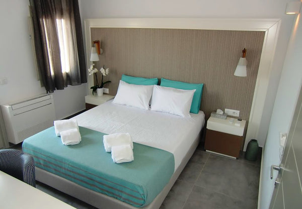 Mitt ställe ligger mitt i centrum, nära fantastisk utsikt, konst och kultur. Du  Greece Platia Fira Luxury Rooms Room in hotel vacation rental 14875314