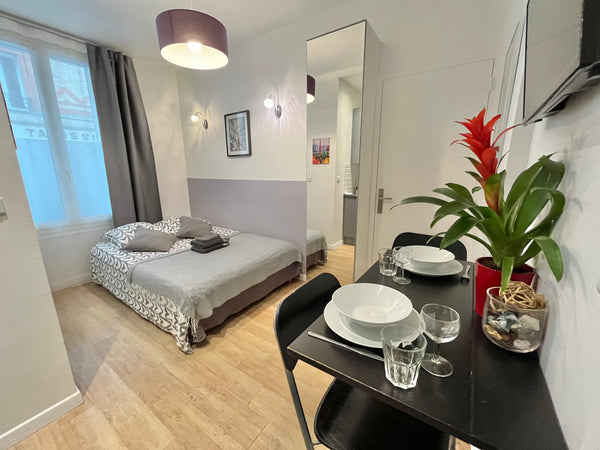 Fully equipped studio, flat screen TV, kitchen, bathroom, toilets and a real bed Paris, France The best place to stay, fully equipped Entire rental unit vacation rental 12880019