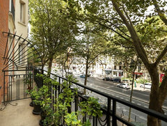 Welcome to our beautiful Paris<br />Double living room with balcony and bow wind Paris, France Near Quartier Mouffetard Entire rental unit vacation rental 9202953