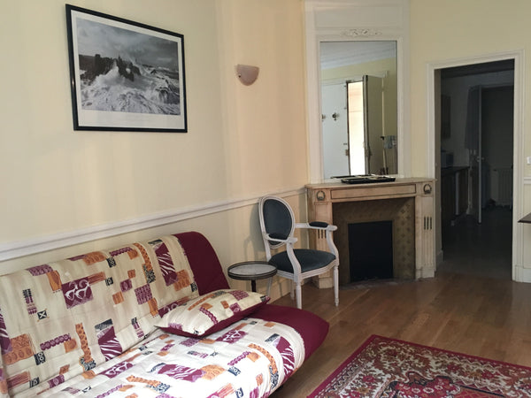 In  a very nice secure and quiet area, on ground floor, a spacious studio very w Paris, France Studio 32 m2 Muette Tour Eiffel Beau quartier Entire rental unit vacation rental 10561667