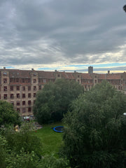 Nyd det simple liv i denne fredelige og centralt beliggende bolig. Metroen går l Copenhagen, Denmark Skøn lejlighed med en fælles gård. Entire rental unit vacation rental 668760416346691166