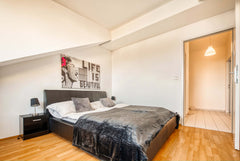 This bright room in my apartment is a great option if you want to do sightseeing  ⍟King Bed⍟ Perfect for long term stay Private room in rental unit vacation rental 45476722