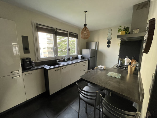 Profitez en famille ou entre amis de ce spacieux logement de 100 m2 à 10 mn du c Lyon, France Appartement Spacieux et calme Entire rental unit vacation rental 768800030852118765