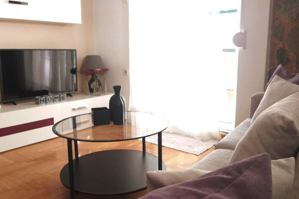 This upscale 44m2, one-bedroom apt is located in the centre of Athens. Newly ren Athens, Greece Top-Floor 1-BDR Apt w/ large Balcony Near Metro! Entire rental unit vacation rental 41417813