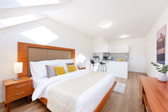 Nově otevřené apartmány Prague Roof Apartments se nacházejí v nově rekonstruovan Prague, Czechia Prague Roof Apartments - pokoj Deluxe Entire loft vacation rental 41560319