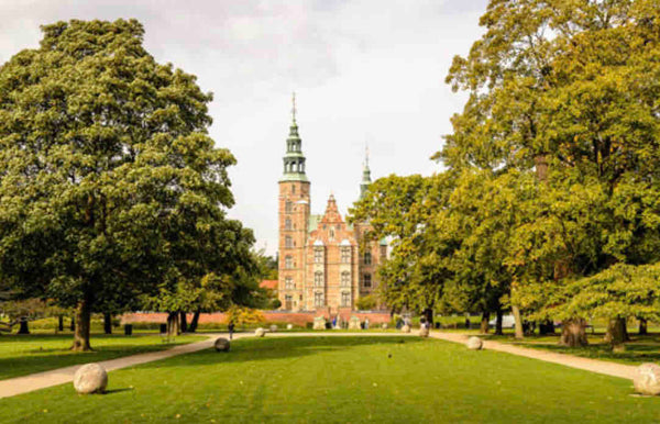 Wake up to the beautiful view of The King’s Garden and find the heart of Cph Cit  Heart of Copenhagen - The King’s Garden Entire condo vacation rental 52447607