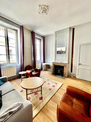 Vibrant area in the best District in Lyon. Access to all commodities, Metro, Bus Lyon, France Lyon6 Top Food Shoping Mobility Entire rental unit vacation rental 767268768498619237