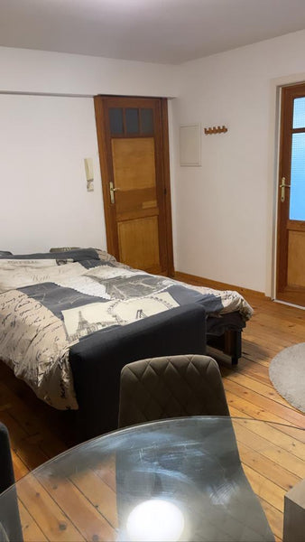 Studio moderne, lumineux et super équipé, situé dans le quartier le plus convoit Uccle, Belgium Superbe studio à 2 pas de la place Brugmann Entire rental unit vacation rental 672930434170235390