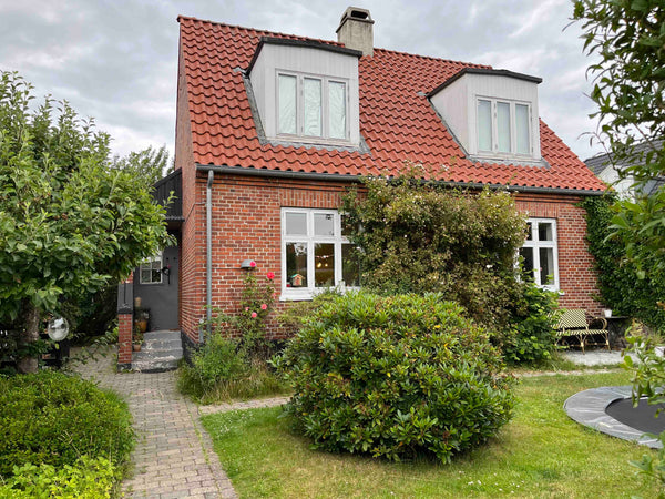 Hello!<br />Thank you for showing interest in our house in Vanløse. Here you wil Copenhagen, Denmark Stor familievilla med have tæt på København Entire villa vacation rental 664313829780077624