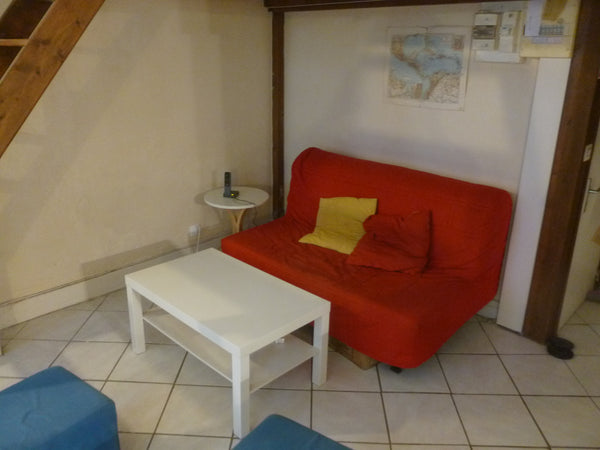 J'offre un lit canapé très bien situé à coté de la Garre Perrache (rue Franklin)  Lit-Canapé  Garre Perrache Shared room in rental unit vacation rental 10012717