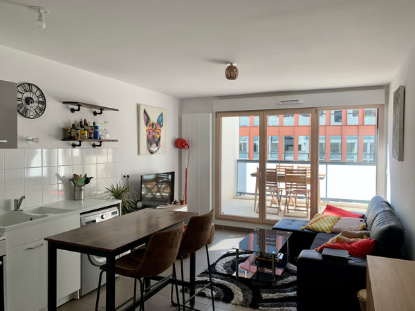 Très bel appartement lumineux avec chambre indépendante et une grande terrasse c Dinard, France Magnifique T2 à 10mn à pied de la gare Part-Dieu Entire rental unit vacation rental 718734146596657495