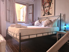 Tamara's charming home is situated in a quiet cul-de-sac in the old town. The ai Chania, Greece Cosy home in the Old Town. Entire home vacation rental 666461762402588981