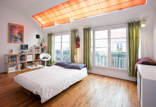Our spacious top floor studio flat is very bright and it has a cosy balcony.<br  Paris, France Charming top-floor artist studio Entire rental unit vacation rental 3725289