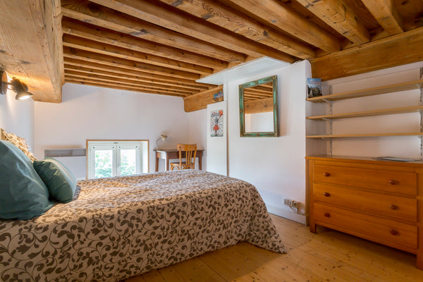 L'appartement a une superficie de 60 m2+30M2 en mézzanine. C'est un Canut,  un a Lyon, France Chambre calme et claire dans T4,haut des pentes Private room in rental unit vacation rental 13448996