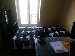 Belle chambre d'environs 10 m² avec un lit double une salle de bain ainsi qu'une Paris, France Chambre privee dans appart Ternes Private room in rental unit vacation rental 7194636