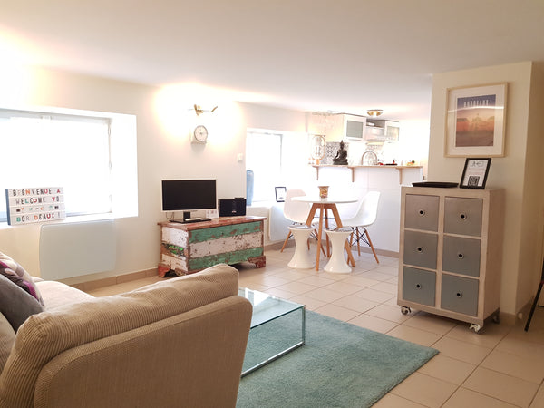 Appartement familial chaleureux et confortable, idéalement situé au cœur de Bord Bordeaux, France Appartement chaleureux au coeur de Bordeaux Entire rental unit vacation rental 40719542