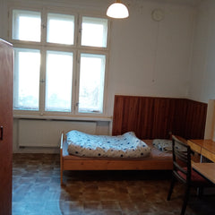 Located next to a bus stop with night buses and 4 minutes to the metro station N Hlavní město Praha, Czechia A quiet room with windows facing the garden. Private room in vacation home vacation rental 54364092