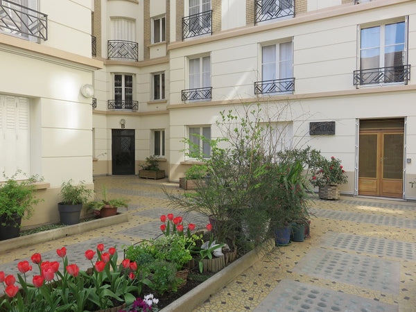 Bed & Breakfast flat on the 7th floor of a nice 1930s building: 15m2 bedroom, li Paris, France 53m2 B&B flat in a nice building Entire rental unit vacation rental 4899260