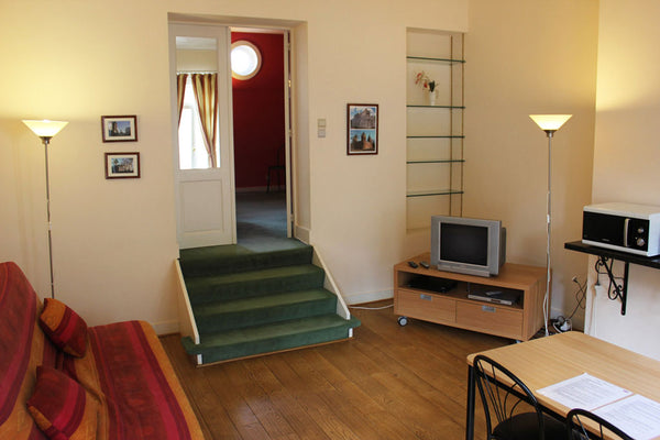 Cet appartement élégant de 50 m² est situé au 3 ieme étage d'une maison de maîtr  Bruxelles centre appartement dans maison de maitre Entire rental unit vacation rental 691137000215176427