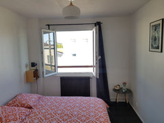 Situé dans un quartier calme, à moins de 15 mn du centre de Bordeaux ou des camp  Joli studio calme proche Bordeaux centre Entire rental unit vacation rental 34056165