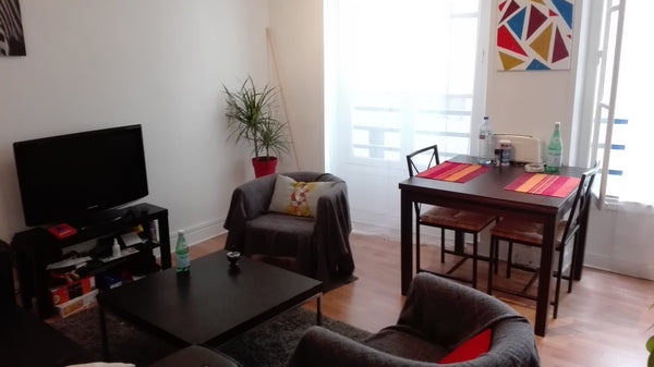 L'appartement se situe en plein coeur de Paris, dans un quartier vivant. La cham Angers, France Chambre disponible à Strasbourg Saint Denis Private room in rental unit vacation rental 18983757