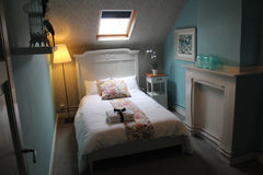 Cosy, small room on second floor (3rd for America). Shared bathroom with bath an Antwerp, Belgium Gezellige Klassiek woning S Private room in home vacation rental 8366368