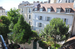Clean, cozy, and charming studio located just above the place du Bateau Lavoir.  Paris, France Studio in the heart of Montmartre! Entire rental unit vacation rental 6557841
