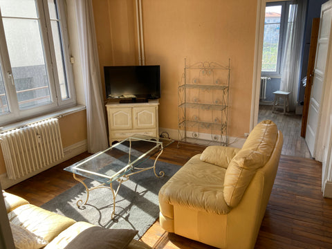 Appartement lumineux et calme au 2éme étage <br />Cuisine équipée<br />Bus C12 a Lyon, France Appartement T3 Lyon 8éme Entire rental unit vacation rental 770712859607653709
