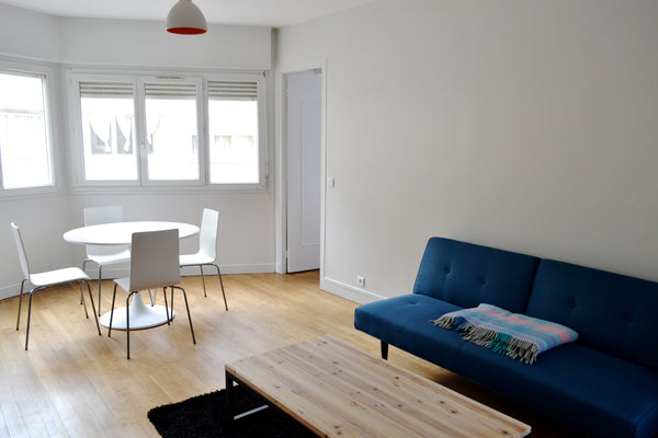 Big 2 rooms flat in the heart of the fifteen district of Paris. Giving on a cour  Cozy Two rooms Flat close to Montparnasse Entire rental unit vacation rental 13758857