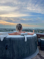 Útulný střešní byt se nachází na P4 - Spořilov, 15 minut od historického centra  Plzeň Region, Czechia Střešní byt s vířivkou a výhledem na centrum Prahy Private room in rental unit vacation rental 645690258631512910