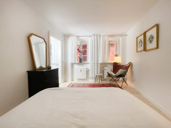 Denne chamerende lejlighed ligger i den ældste del af København ( snarens kvarte Hellerup, Denmark Lækker lejlighed med gårdhave i ældste del af kbh. Entire condo vacation rental 52833184