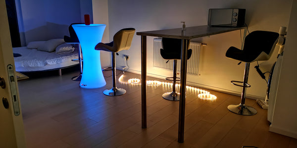 ATTENTION : Le studio se trouve dans un quartier populaire et à proximité du Red Brussels, Belgium Studio entier moderne et avec terrasse Entire rental unit vacation rental 48512708