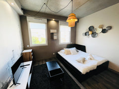 Situé au pied du métro Sans Souci , à quelques pas de l'université Lyon 3 et à q Lyon, France ✨NID DOUILLET CHIC ET UNIQUE ❄️CLIMATISÉ❄️ Entire rental unit vacation rental 629209181724528598