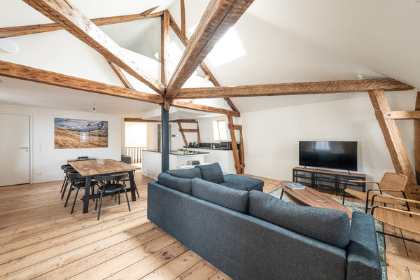 This spacious and trendy duplex apartment is perfect to visit/work in Brussels.  San Francisco, CA Spacious Duplex Close to all Cultural Sites Entire rental unit vacation rental 45245514