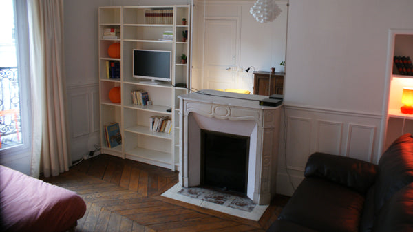 À quelques pas de la butte Montmartre, dans un quartier regorgeant de bistrots e Paris, France Chambre cosy avec balcon Private room in rental unit vacation rental 21171391
