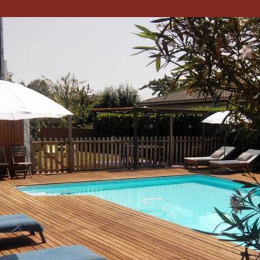 Cette maison avec 1 étage se situe dans un quartier calme à proximité de toutes  Vendays-Montalivet, France Maison avec piscine privée et grand jardin Entire home vacation rental 8526805