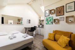 Apartment with a lot of cachet renovated and decorated by a prestigious architec Lyon, France Dify Cuvier - Saxe Roosevelt Entire rental unit vacation rental 696979839711356772
