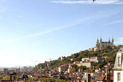 Visitez Lyon à pied sans vous priver d'espace en séjournant dans un bel immeuble Lyon, France Bel appartement 110 M2 central avec vue Entire rental unit vacation rental 29778595
