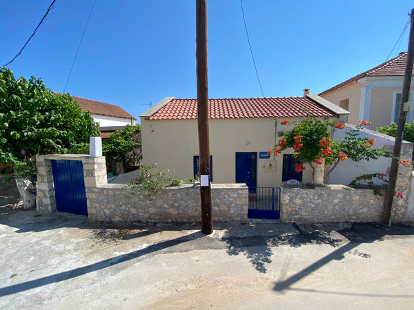 NEW KITCHEN INSTALLED MAY 2022. <br /><br />My place is close to restaurants and Montreal, Canada Villa Pinelopi / Kefalas village center Cycladic home vacation rental 13449051